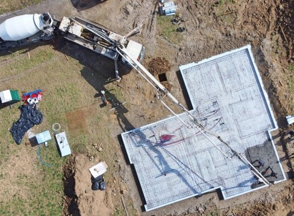 Zalewanie betonem energooszczędnej płyty fundamentowej  - Nowa Huta Kraków